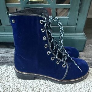STUART WEITZMAN Blue Velvet Meter Maid Moto Combat Lace Up Boots 9